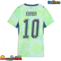 Camisa de Futebol Suíça Granit Xhaka #10 Equipamento Secundário Mulheres Mundo 2026 Manga Curta
